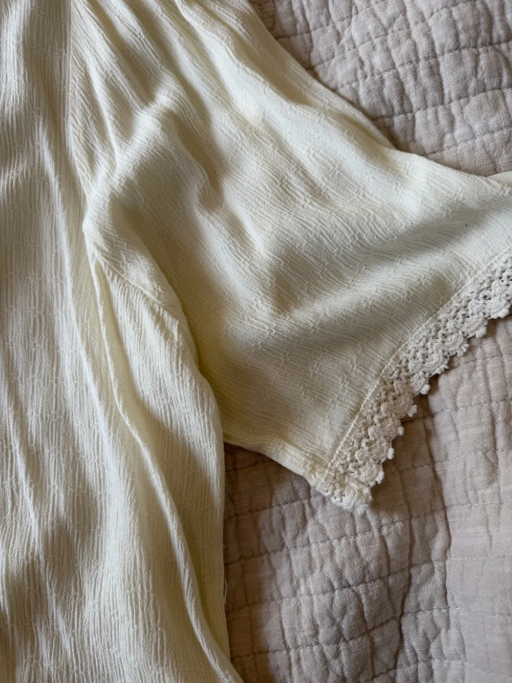 Blouse - Picture 2 of 3